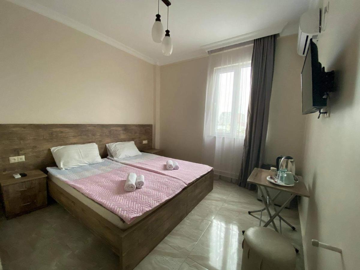 Family Hotel Batumi Exterior photo