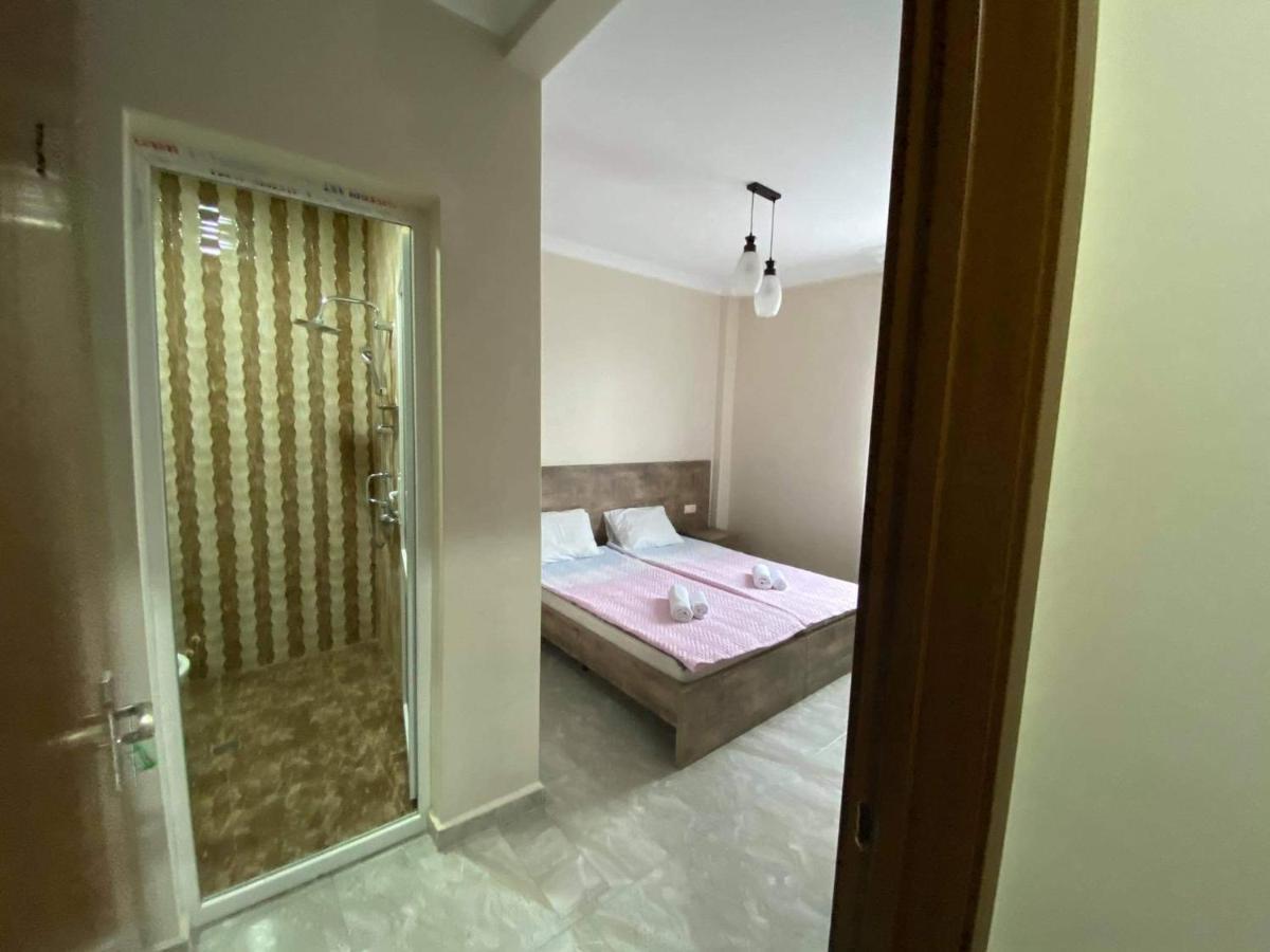 Family Hotel Batumi Exterior photo