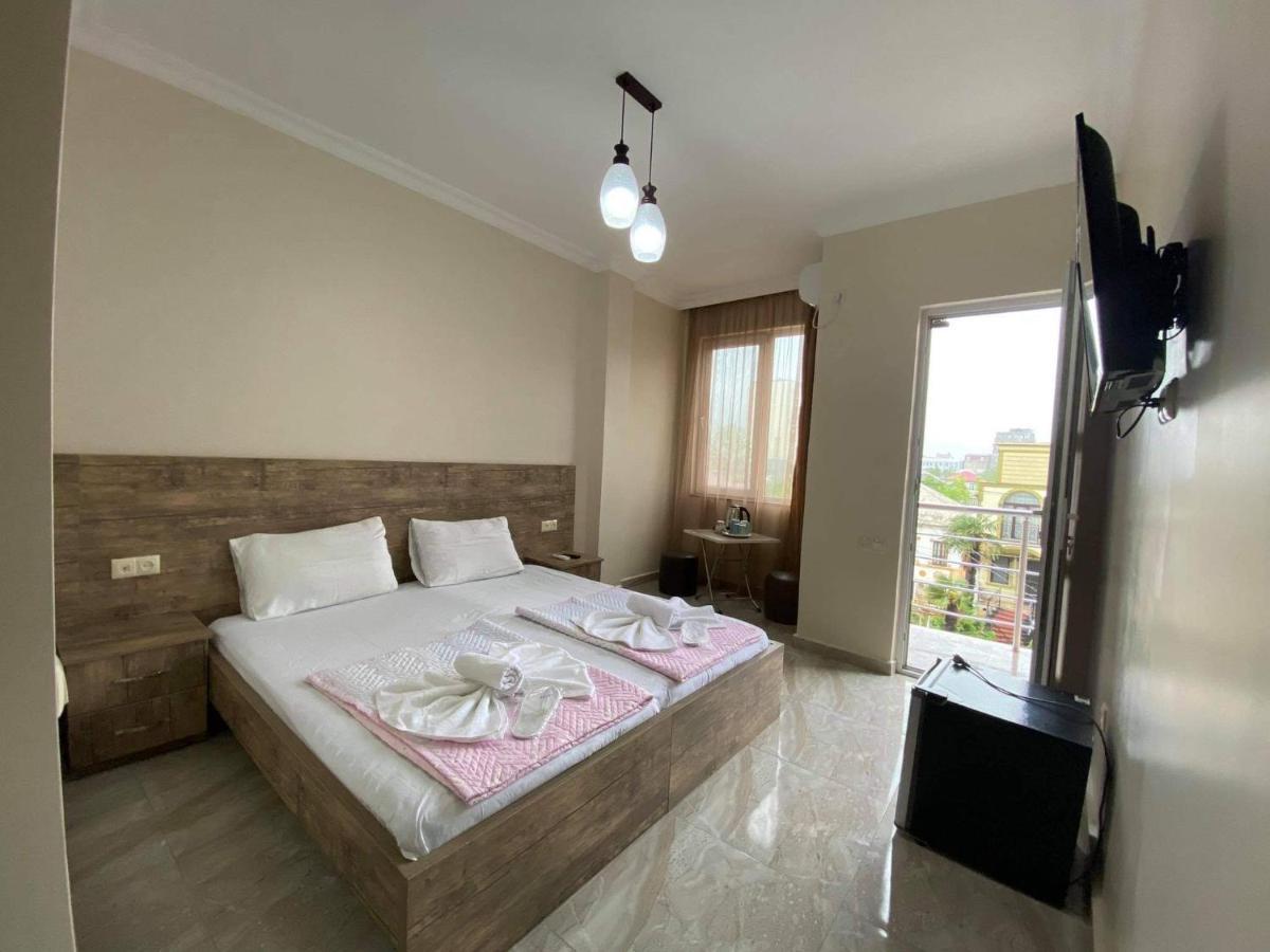 Family Hotel Batumi Exterior photo