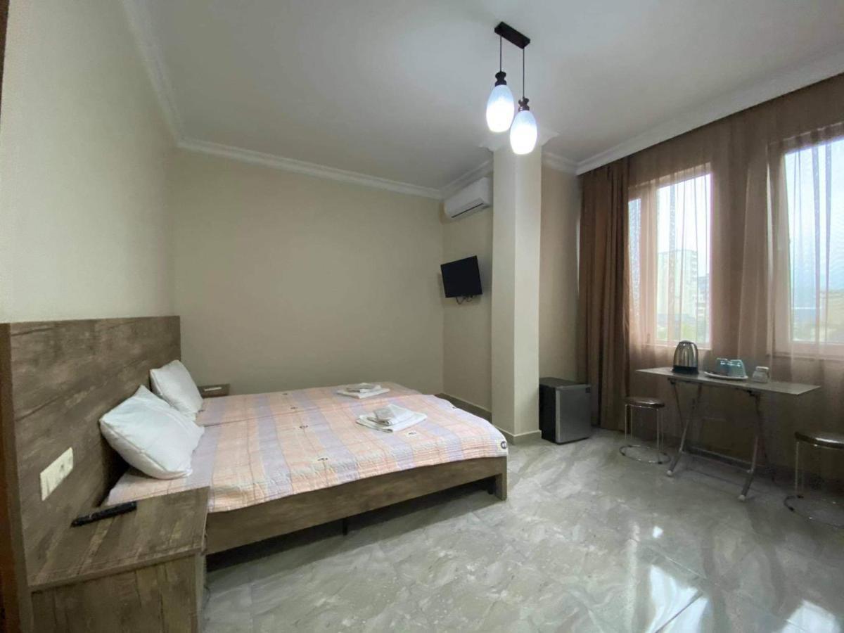 Family Hotel Batumi Exterior photo