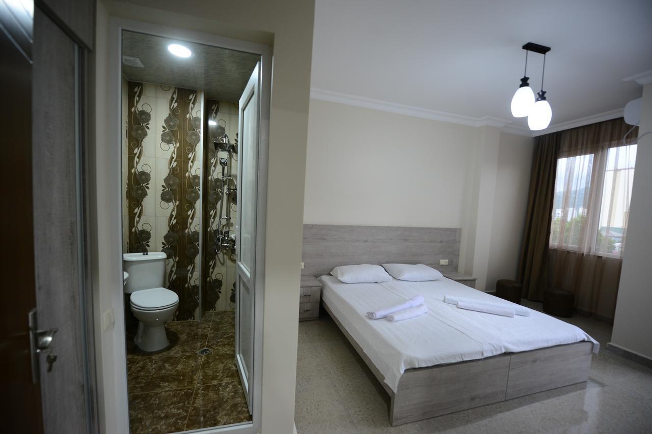 Family Hotel Batumi Exterior photo