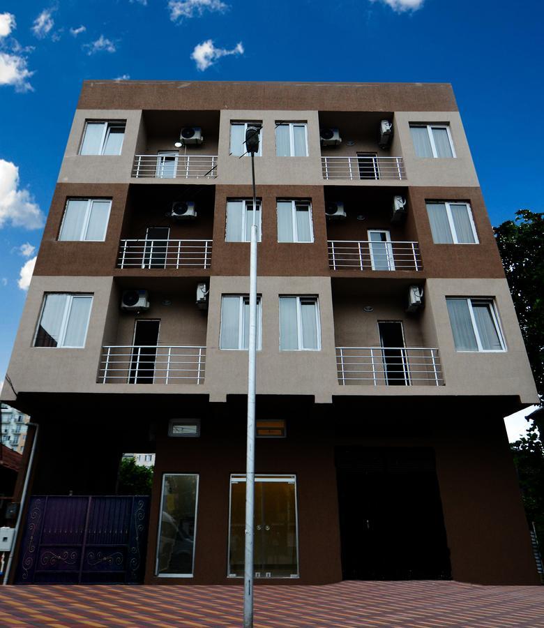 Family Hotel Batumi Exterior photo