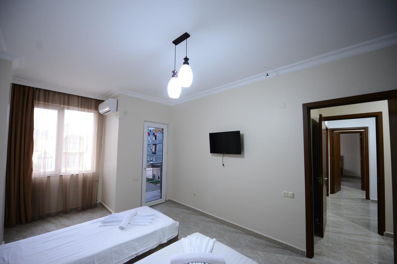 Family Hotel Batumi Exterior photo